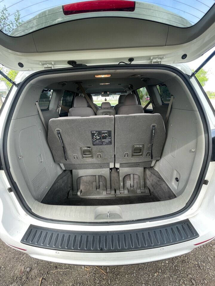 Used 2016 Kia Sedona LX w/ LX Convenience Package image 8