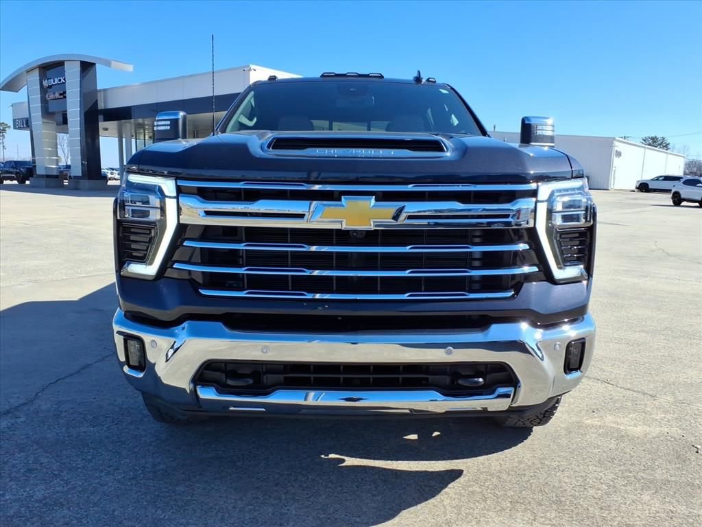 Used 2024 Chevrolet Silverado 2500 LTZ w/ LTZ Plus Package image 2