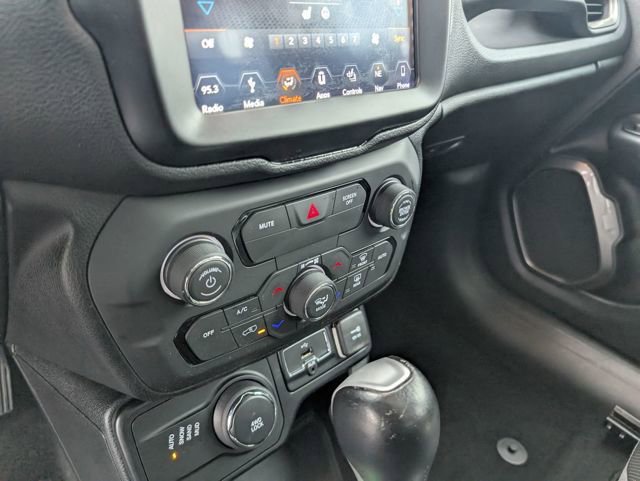 Used 2018 Jeep Renegade Limited w/ UConnect 8.4 Nav Group image 21