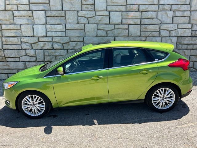 Used 2018 Ford Focus Titanium w/ Titanium Technology Package FWD image 3