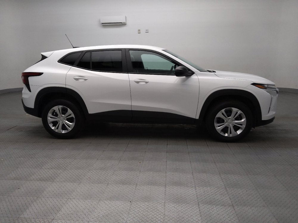 Used 2025 Chevrolet Trax LS FWD image 11
