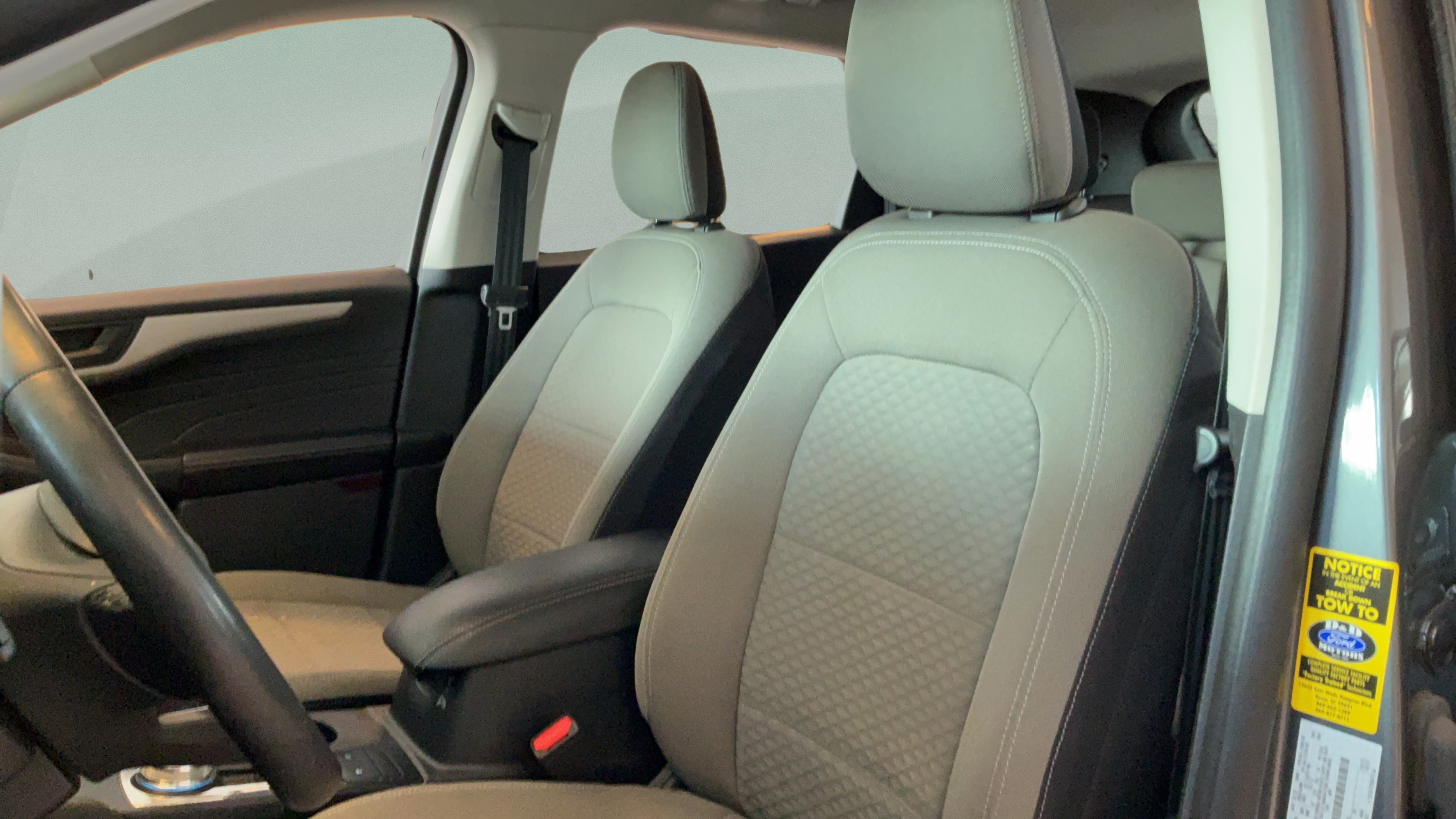 Used 2022 Ford Escape SE w/ SE Sport Appearance Package FWD image 21