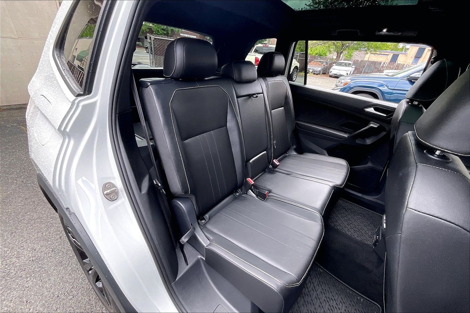 Certified 2023 Volkswagen Tiguan SE R-Line FWD image 24