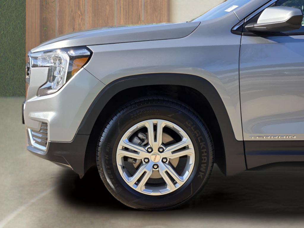 Used 2024 GMC Terrain SLE AWD/4WD image 10