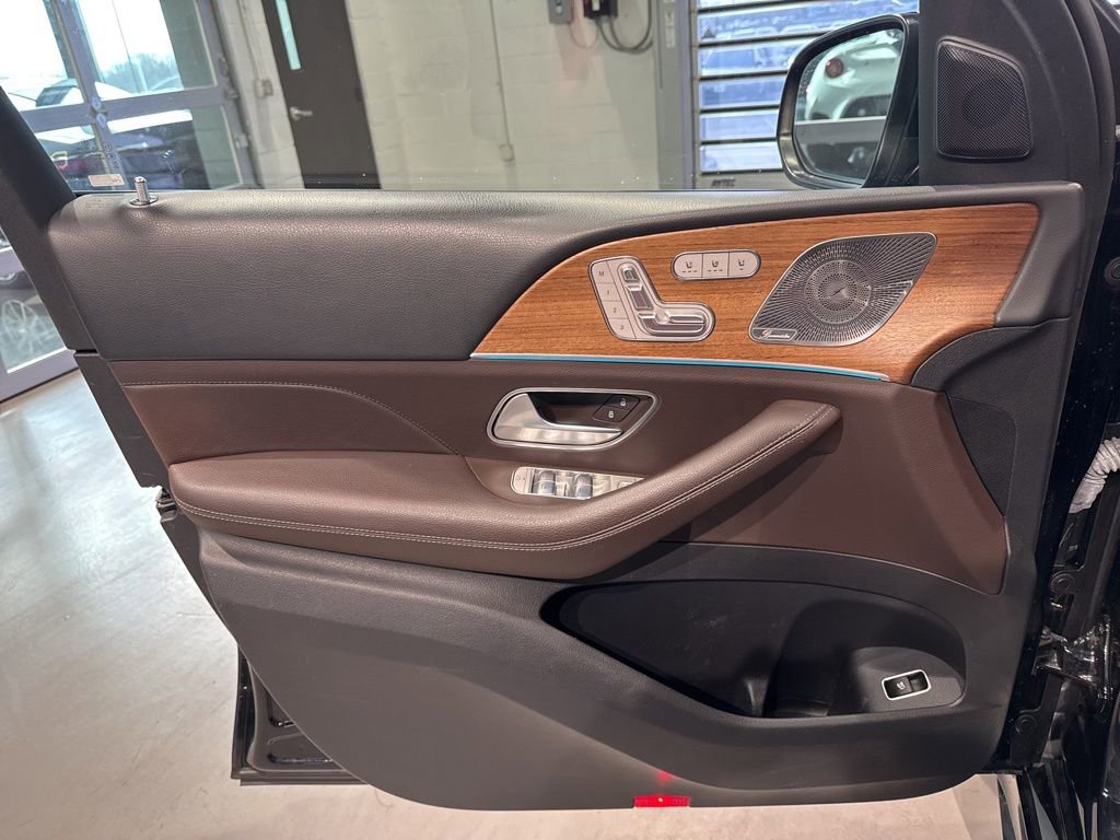 Used 2023 Mercedes-Benz GLS 450 4MATIC w/ AMG Line Exterior image 11