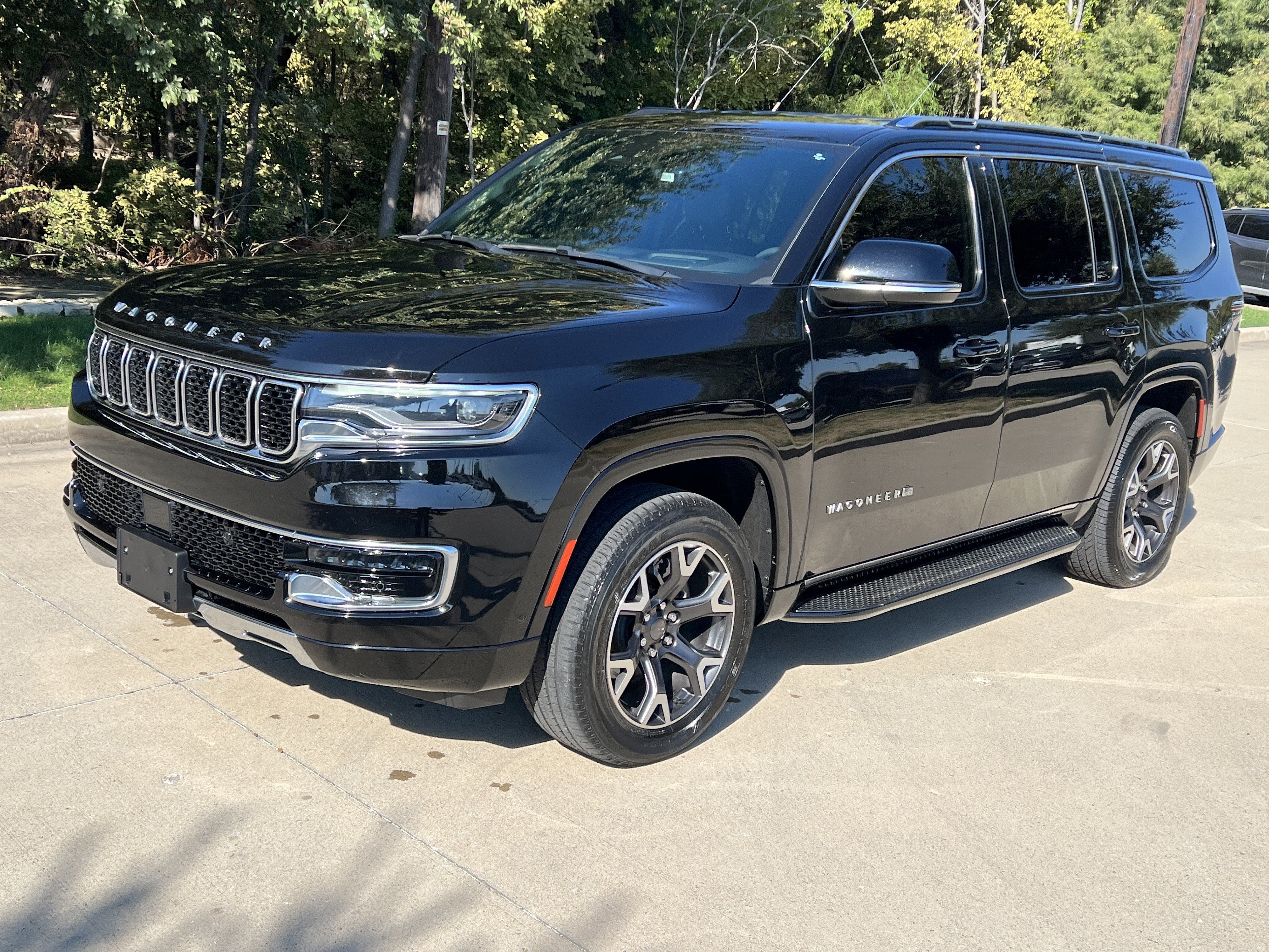 Used 2023 Jeep Wagoneer Series III w/ Preferred Equipment Group image 5