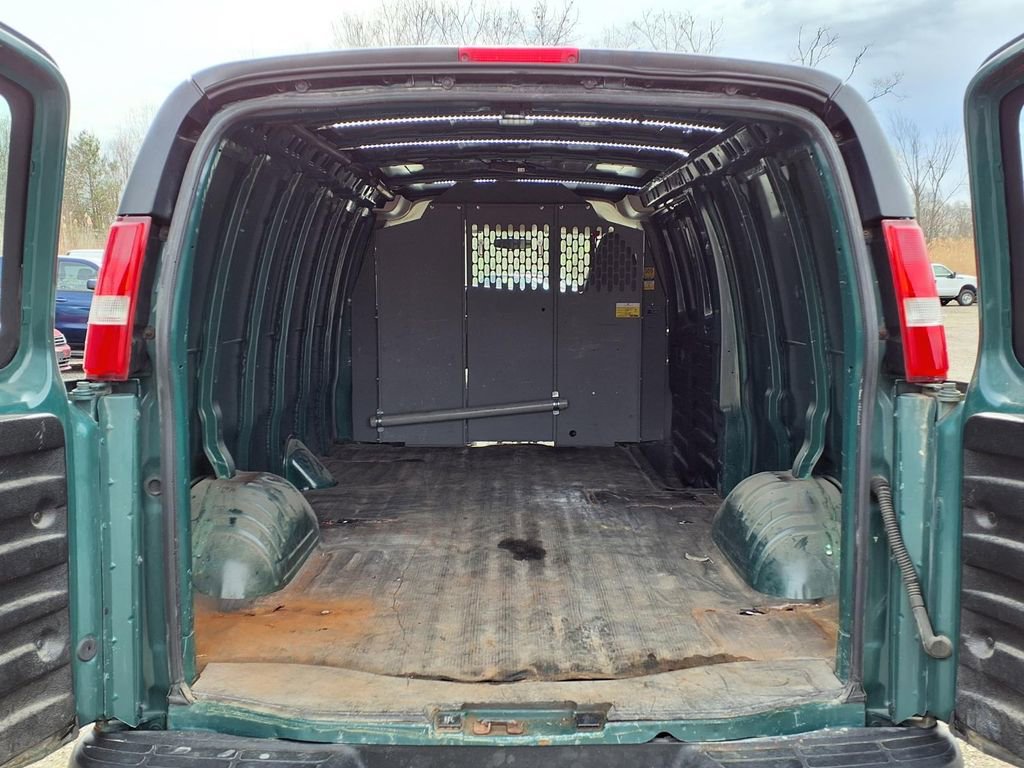 Used 2017 Chevrolet Express 3500 Extended RWD image 8