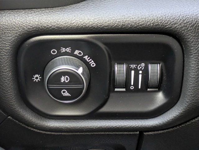 Used 2025 RAM 1500 Big Horn AWD/4WD image 24