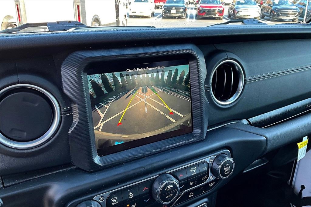 Used 2023 Jeep Wrangler Unlimited Sahara w/ Cold Weather Group image 13