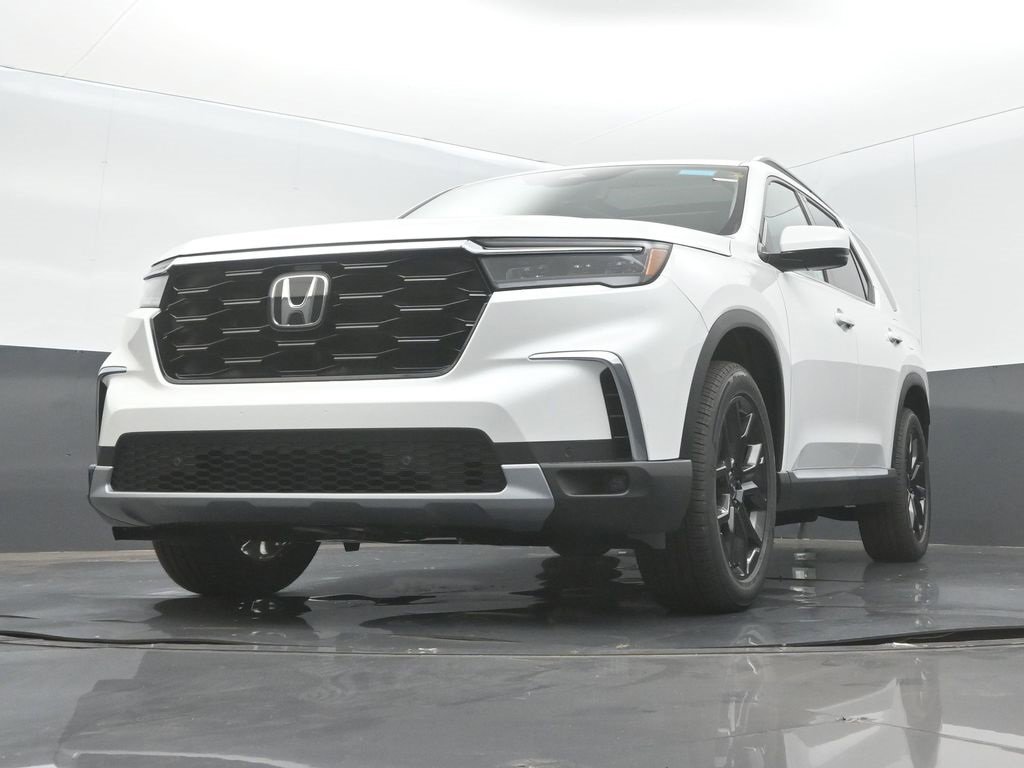 New 2025 Honda Pilot Touring image 8