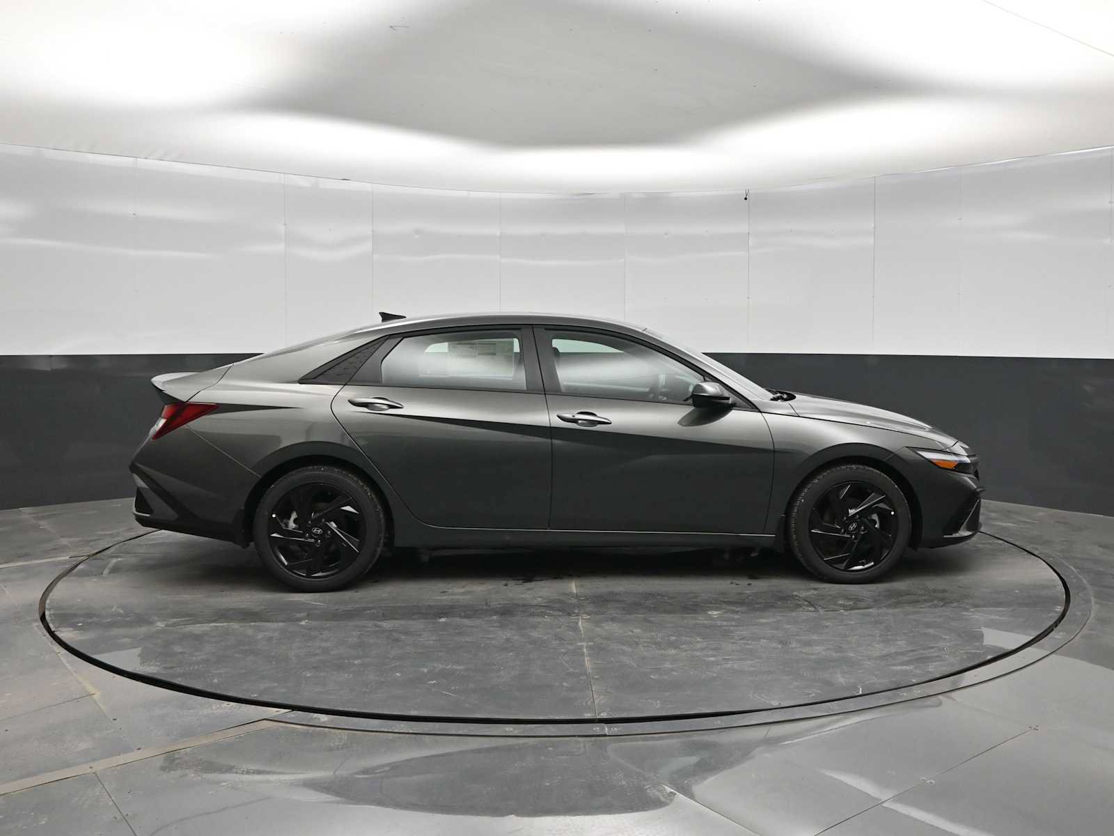 New 2026 Hyundai Elantra SEL Sport FWD image 9
