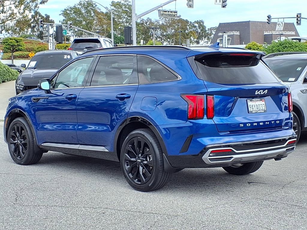 Certified 2022 Kia Sorento SX FWD image 3