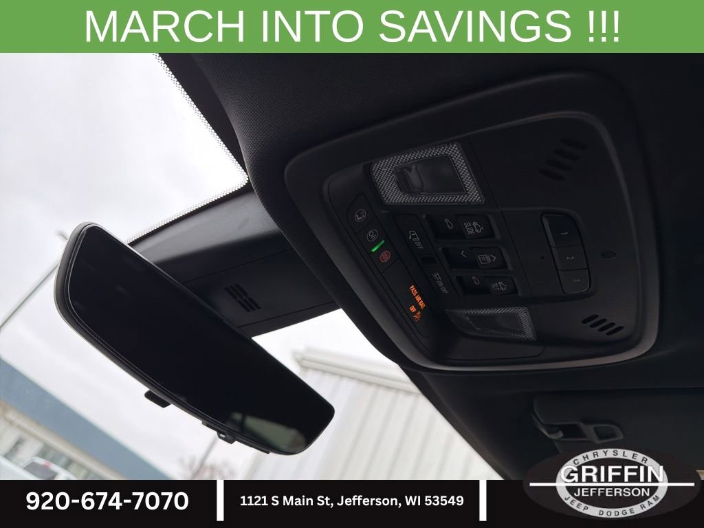 Used 2023 Chevrolet Traverse Premier image 22