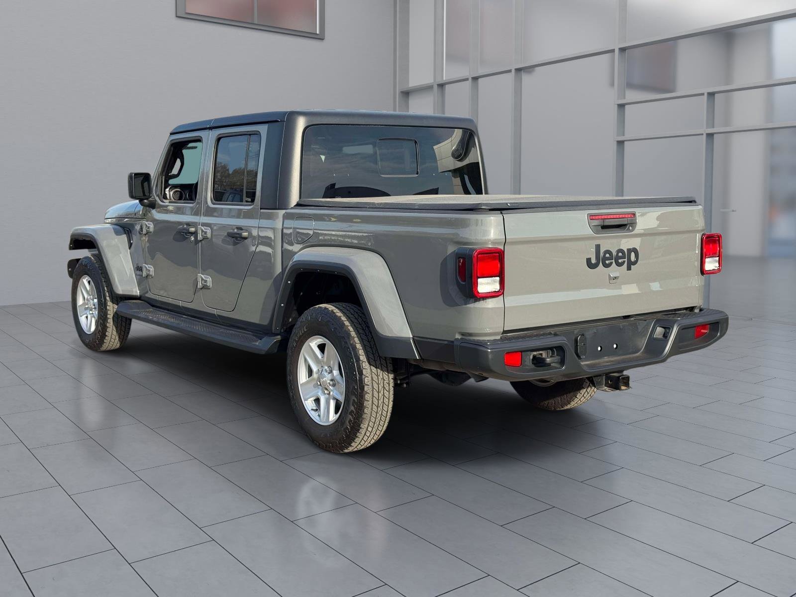 Used 2022 Jeep Gladiator Sport image 5