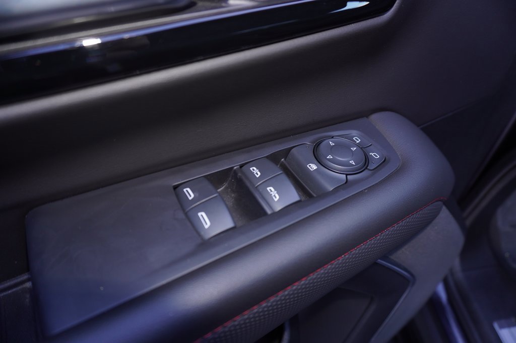 Used 2025 Chevrolet Suburban RST image 17