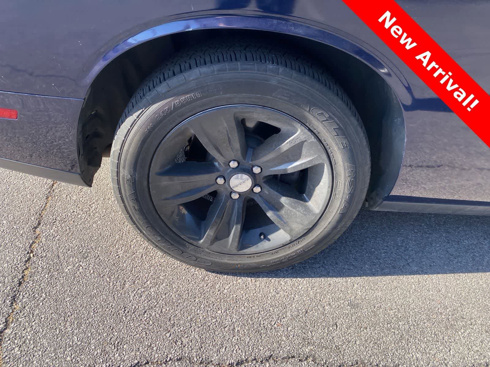 Used 2017 Dodge Challenger SXT RWD image 1