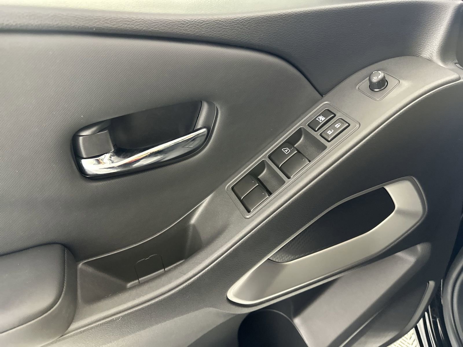 Used 2024 Nissan Frontier SV w/ Technology Package image 13