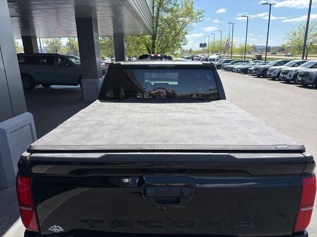 Used 2025 Toyota Tacoma SR5 AWD/4WD image 16