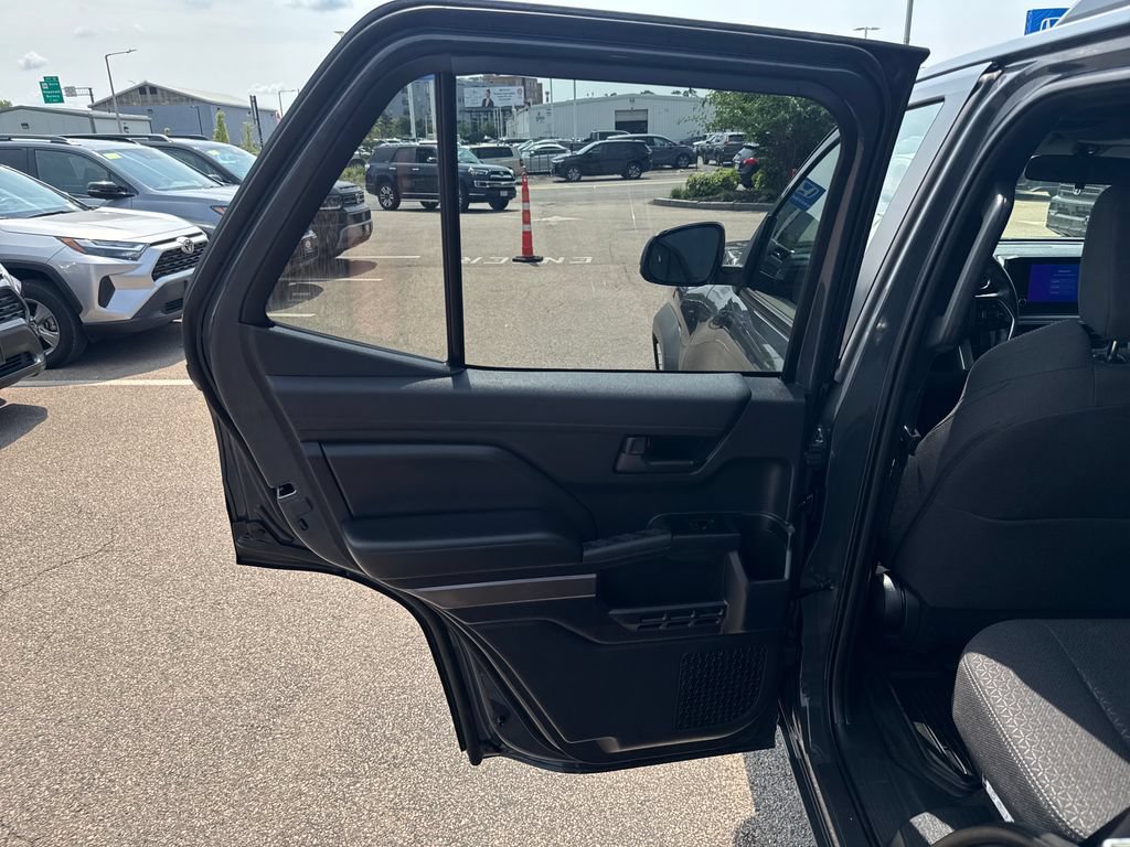 Used 2025 Toyota 4Runner SR5 AWD/4WD image 39
