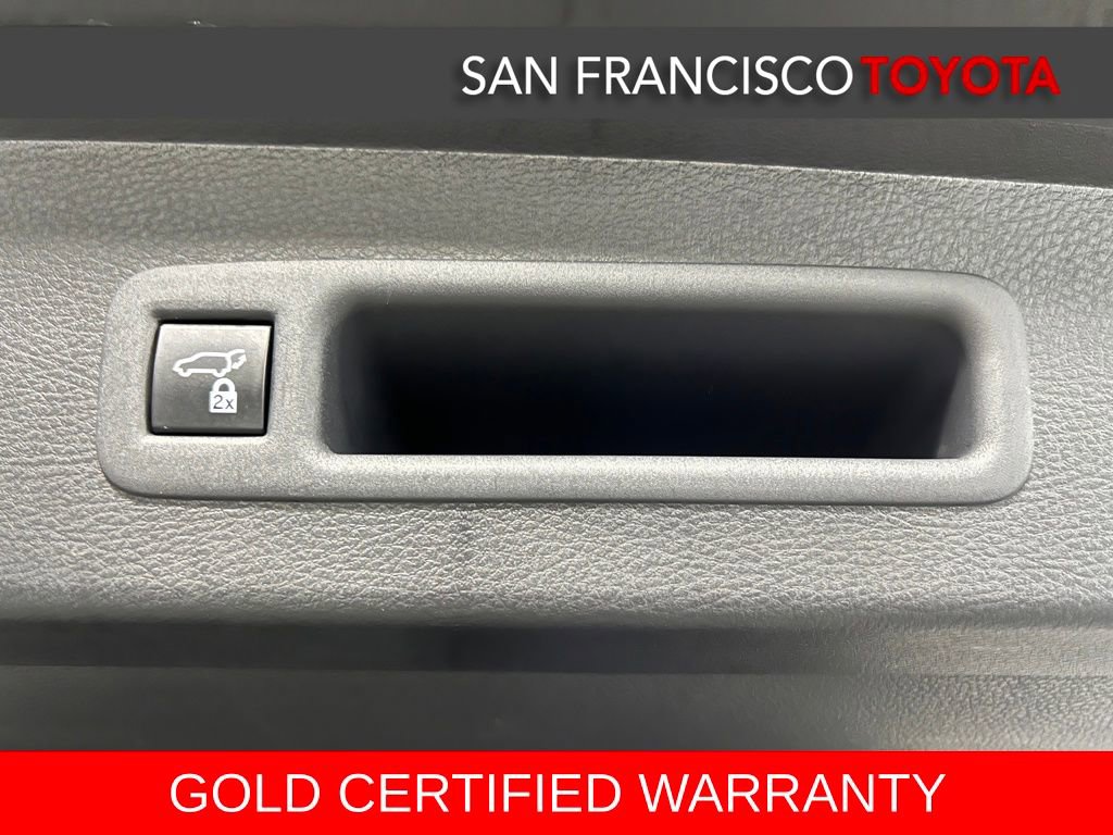 Certified 2022 Toyota Sienna Platinum image 44