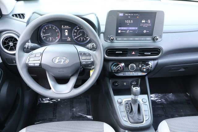 Used 2022 Hyundai Kona SE image 17