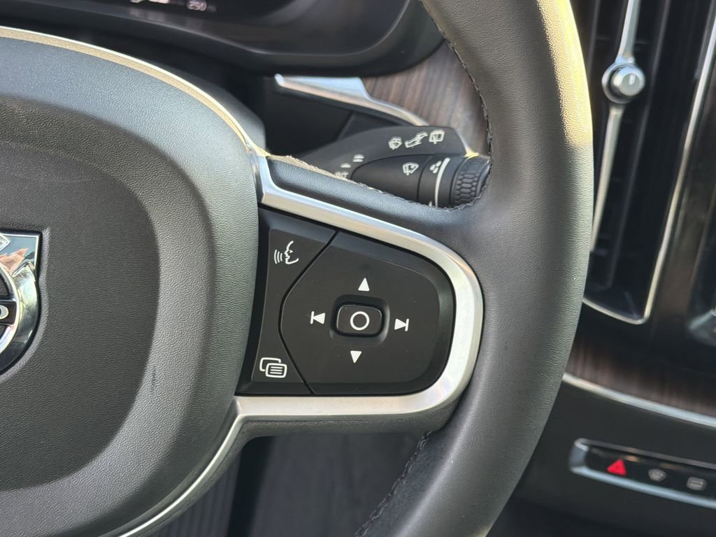 Used 2022 Volvo XC60 T8 Inscription image 26