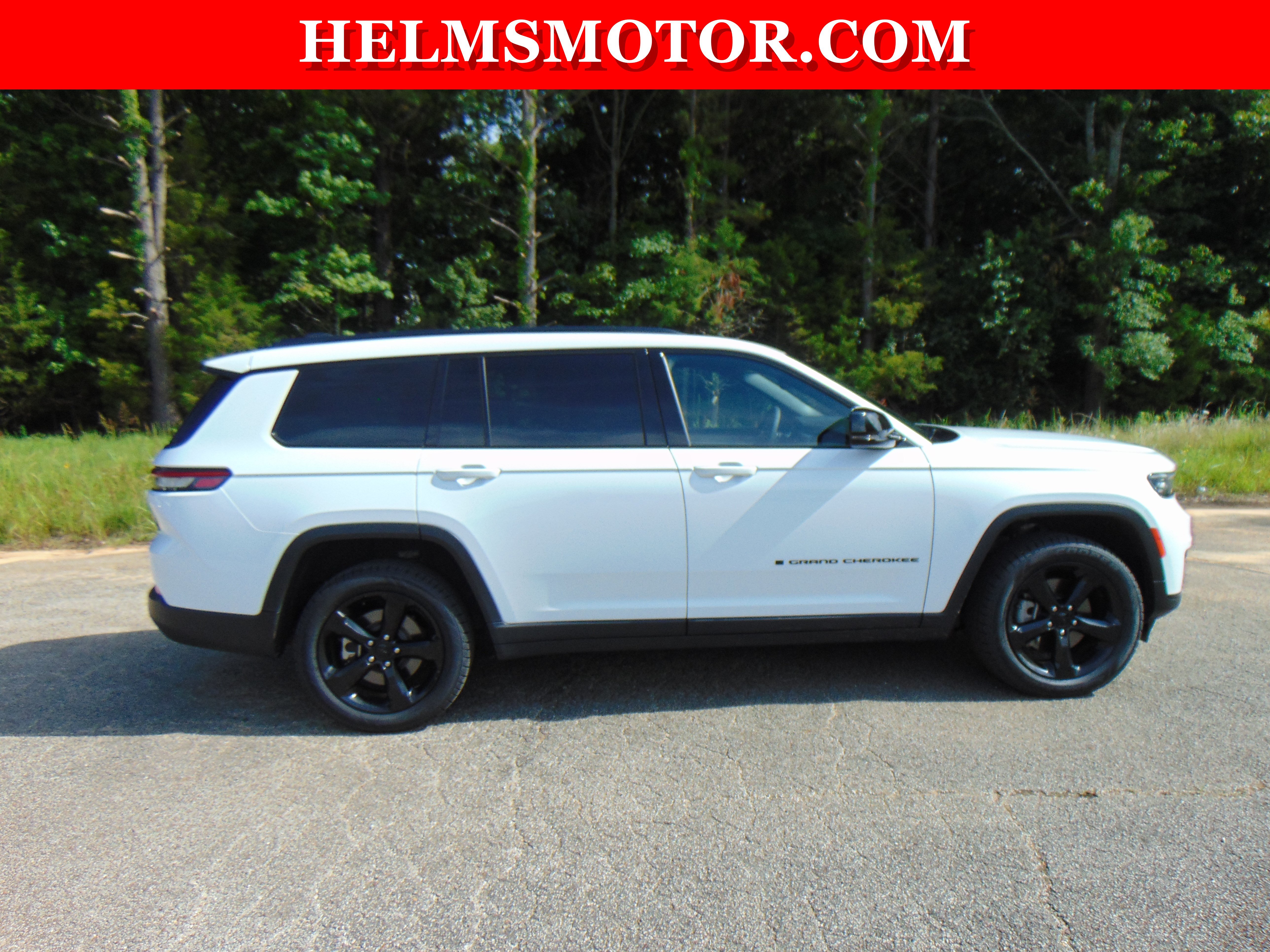 Used 2024 Jeep Grand Cherokee L Limited w/ Black Appearance Package AWD/4WD image 12