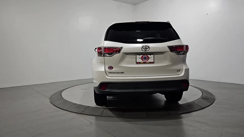 Used 2014 Toyota Highlander LE FWD image 4
