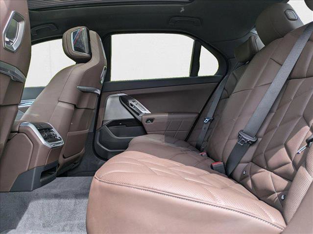 New 2025 BMW 750e xDrive image 17