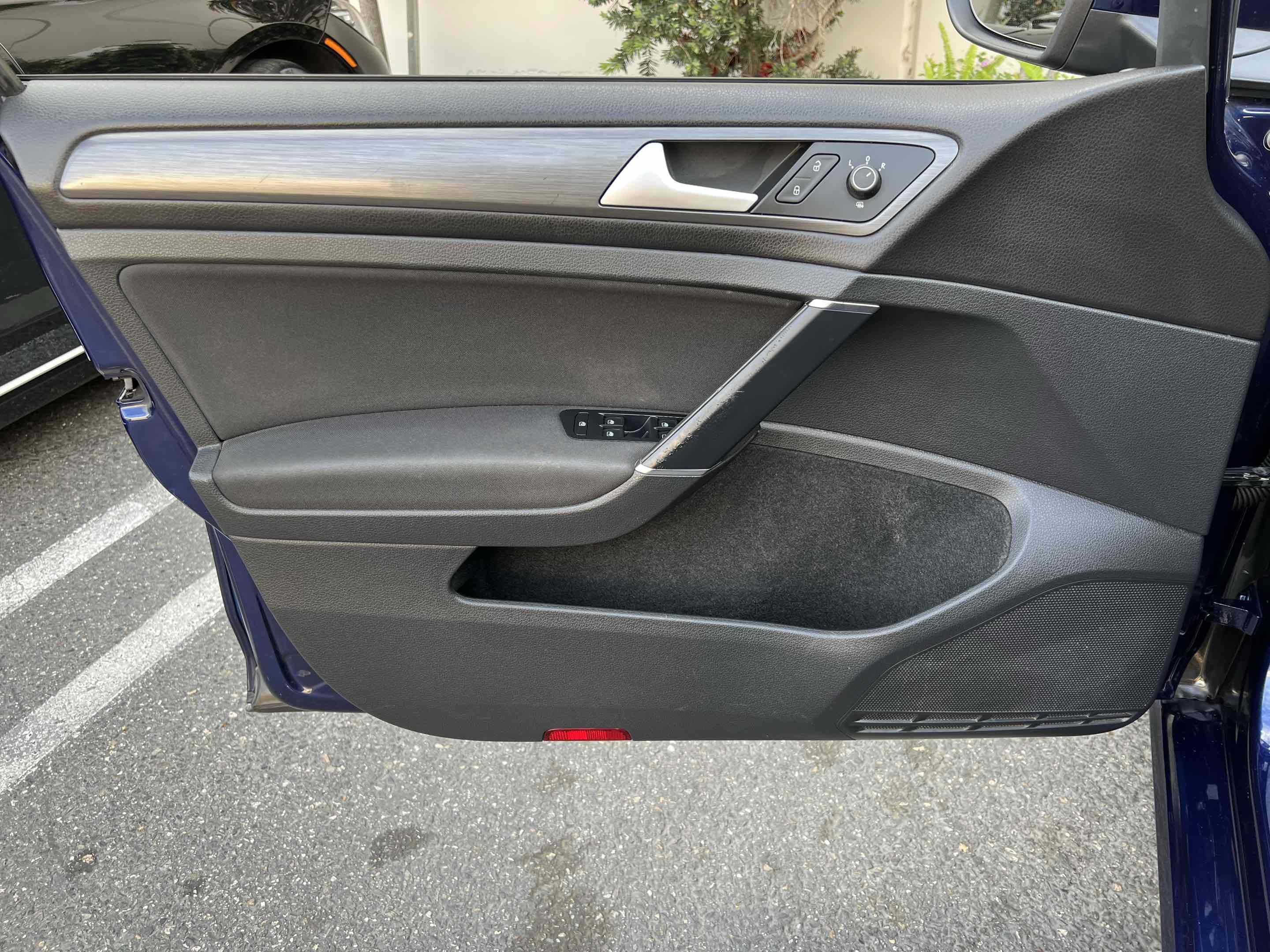 Used 2019 Volkswagen e-Golf SE w/ Driver Assistance Package image 65