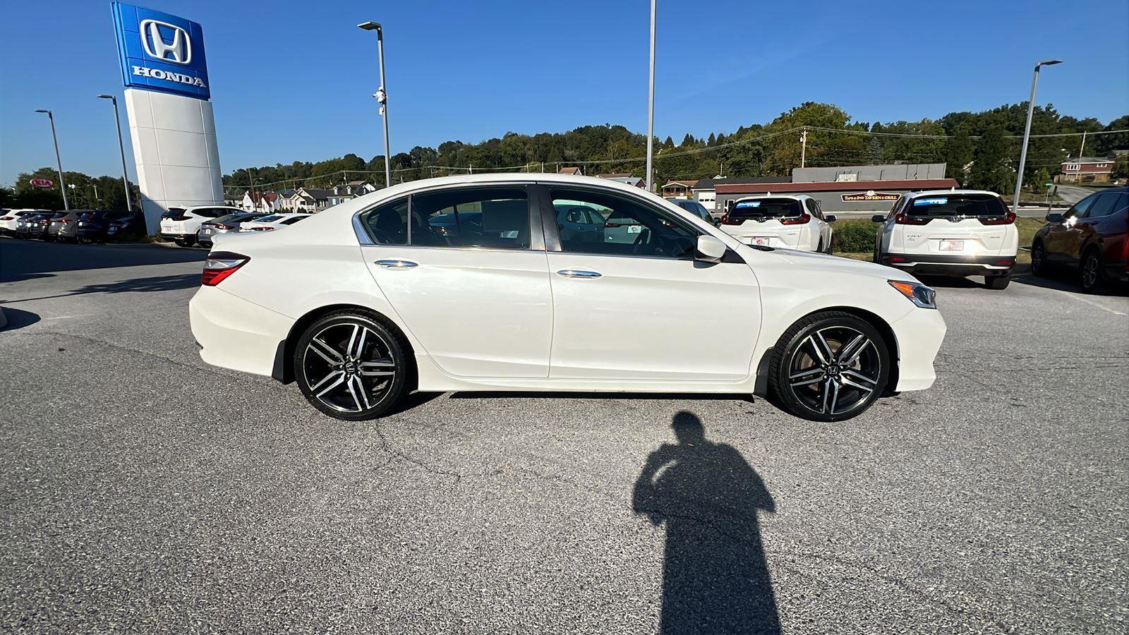 Used 2016 Honda Accord Sport image 3