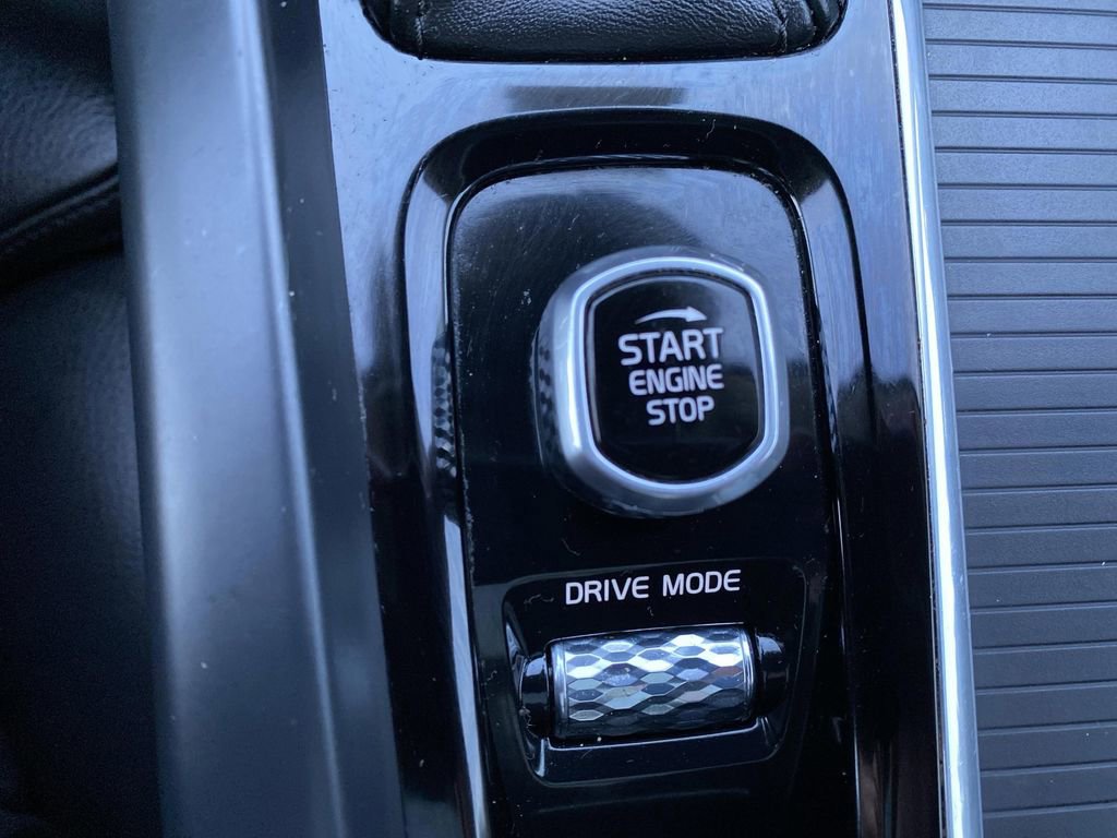 Used 2019 Volvo XC60 T5 Momentum w/ Premium Package image 36