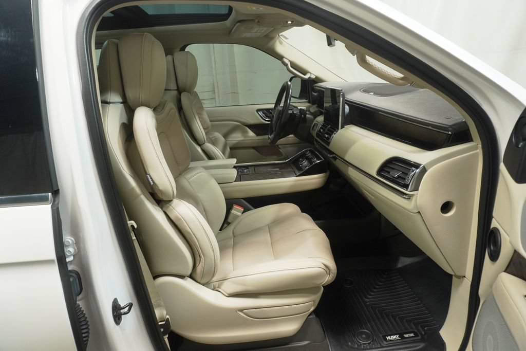Used 2019 Lincoln Navigator L Reserve AWD/4WD image 16