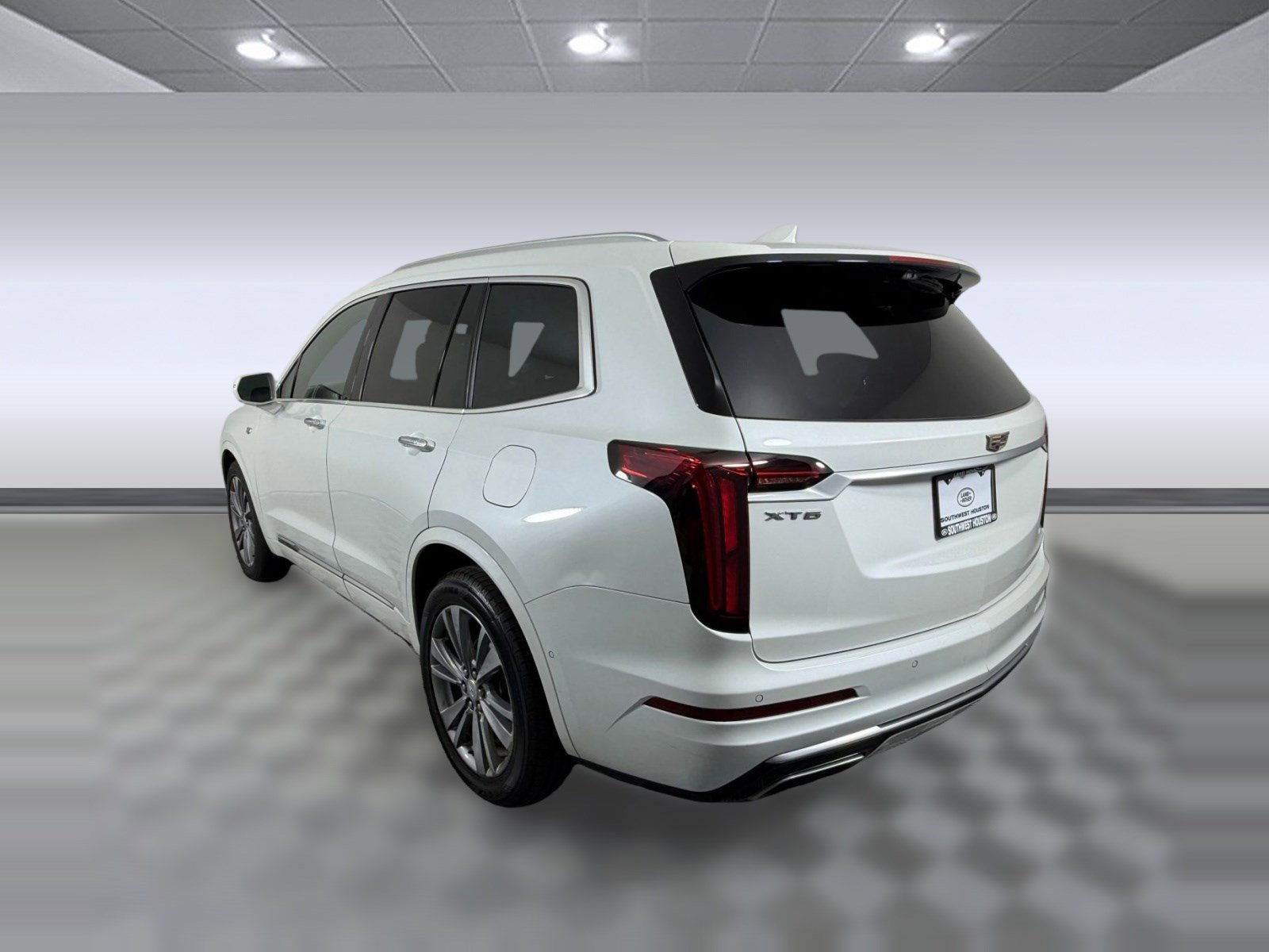 Used 2020 Cadillac XT6 Premium Luxury w/ Platinum Package FWD image 3