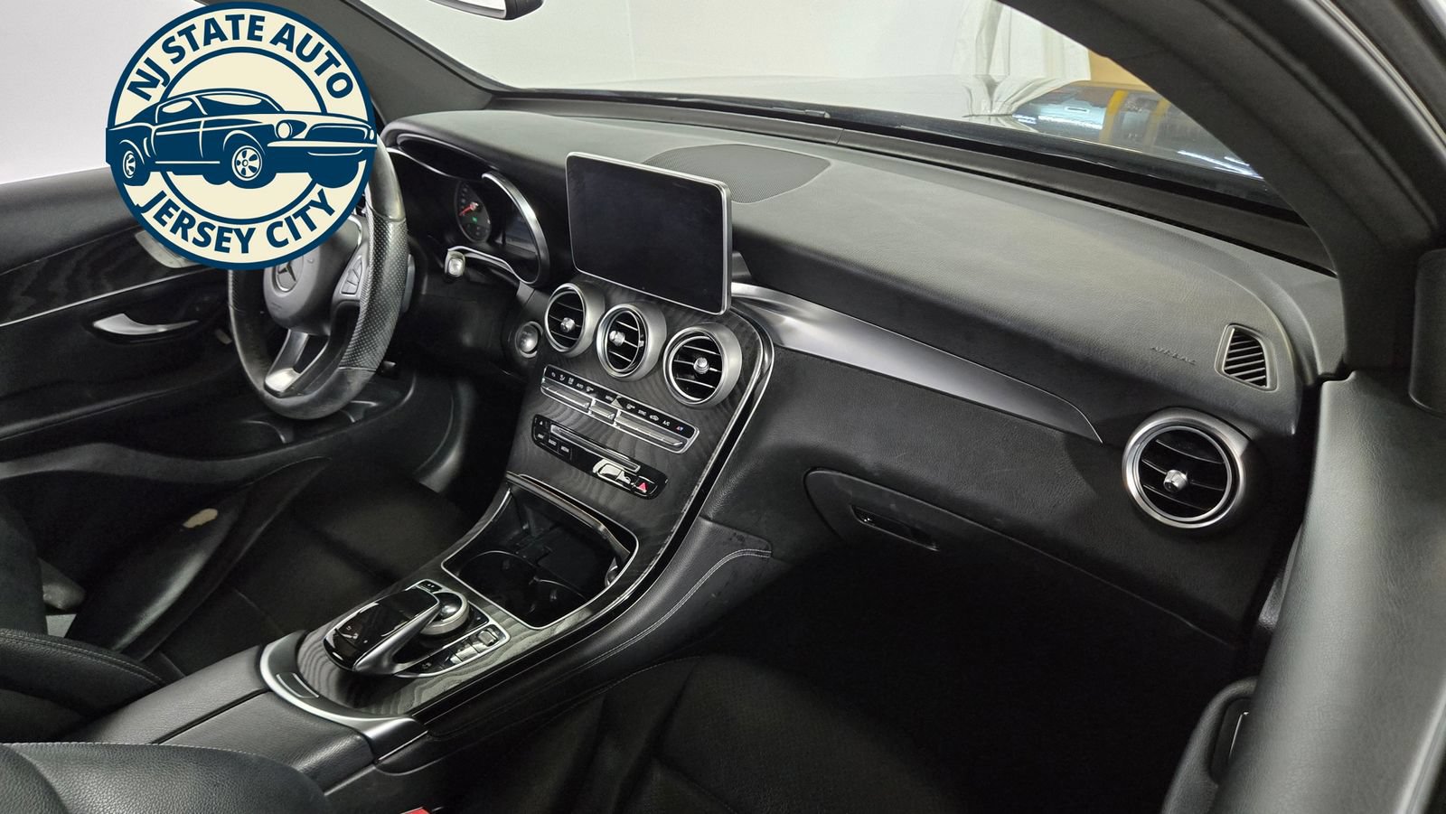 Used 2018 Mercedes-Benz GLC 300 4MATIC image 36