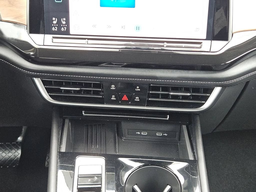 Used 2025 Volkswagen Atlas SE AWD/4WD image 21