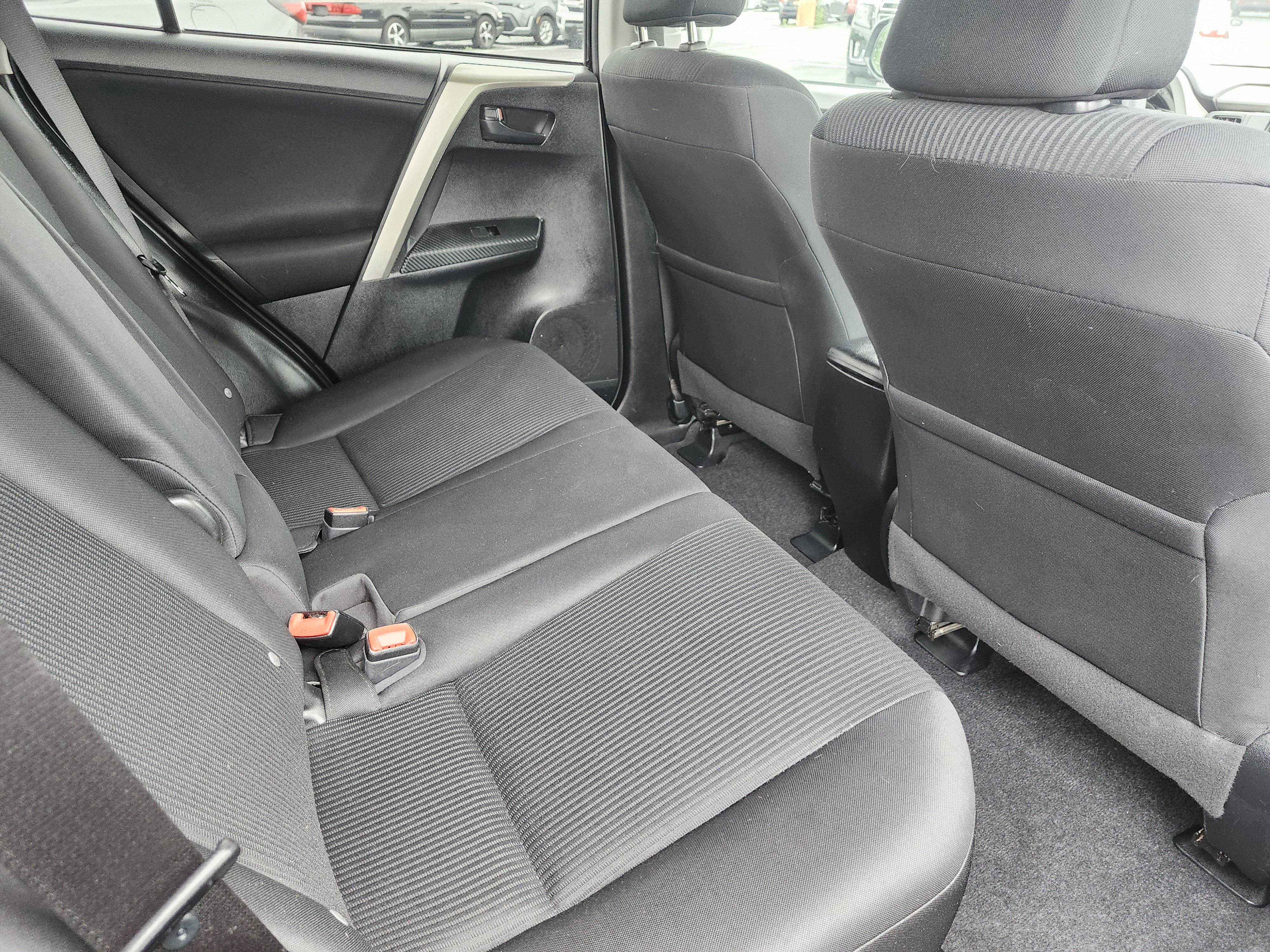 Used 2015 Toyota RAV4 LE FWD image 19