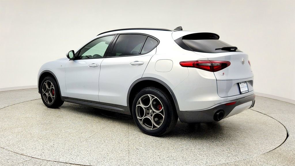 Used 2022 Alfa Romeo Stelvio Ti AWD/4WD image 7