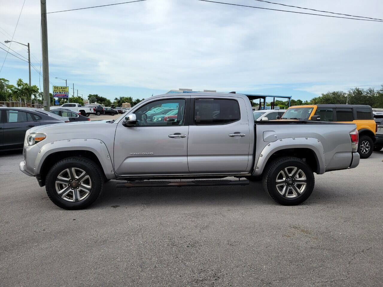 Used 2017 Toyota Tacoma Limited w/ Tow Package RWD image 4