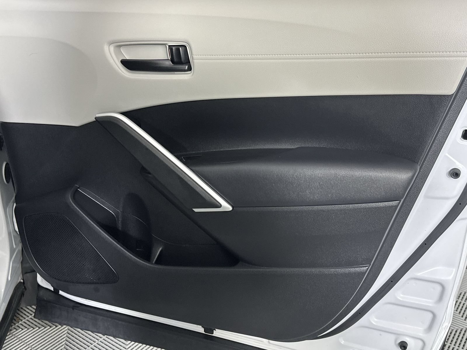 Used 2022 Toyota Corolla Cross L FWD image 30