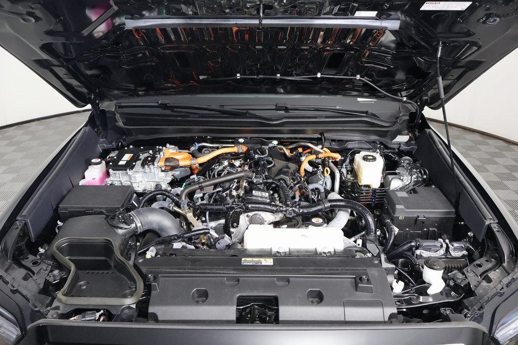 Used 2025 Toyota Tacoma TRD Sport AWD/4WD image 15