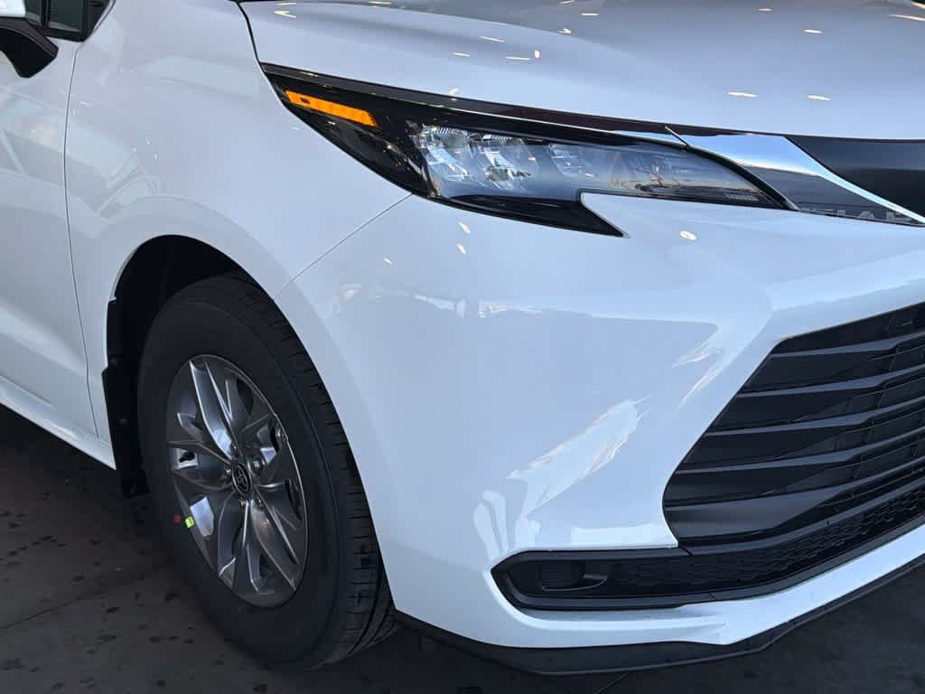 New 2026 Toyota Sienna LE FWD image 8