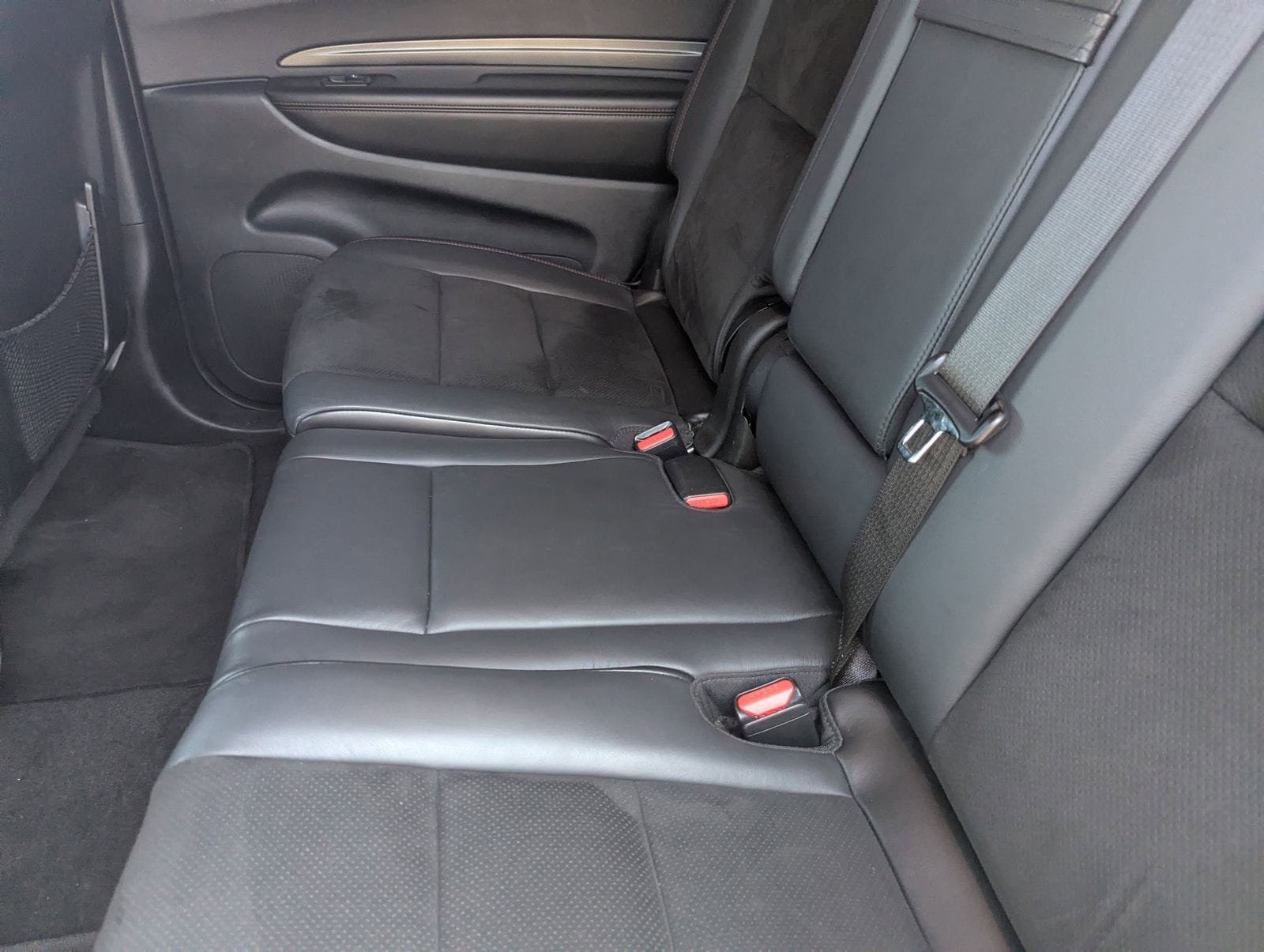 Used 2022 Dodge Durango R/T w/ Blacktop Package AWD/4WD image 16