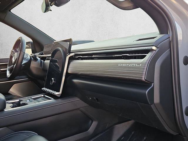 Used 2024 GMC Sierra EV Denali AWD/4WD image 18