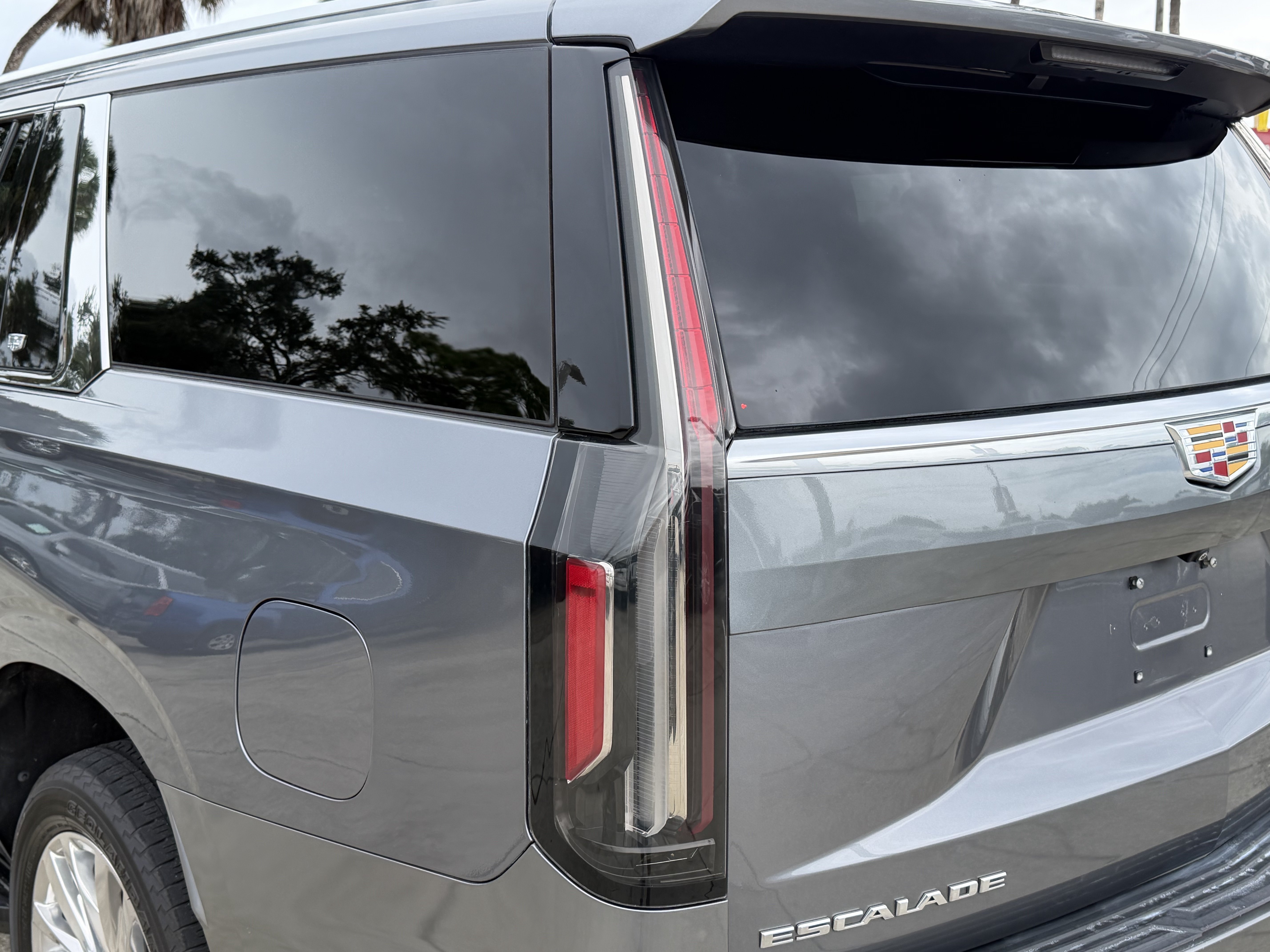 Used 2022 Cadillac Escalade ESV Luxury AWD/4WD image 10