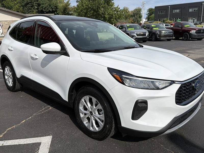 Used 2024 Ford Escape Active w/ Tech Pack #2 FWD image 3