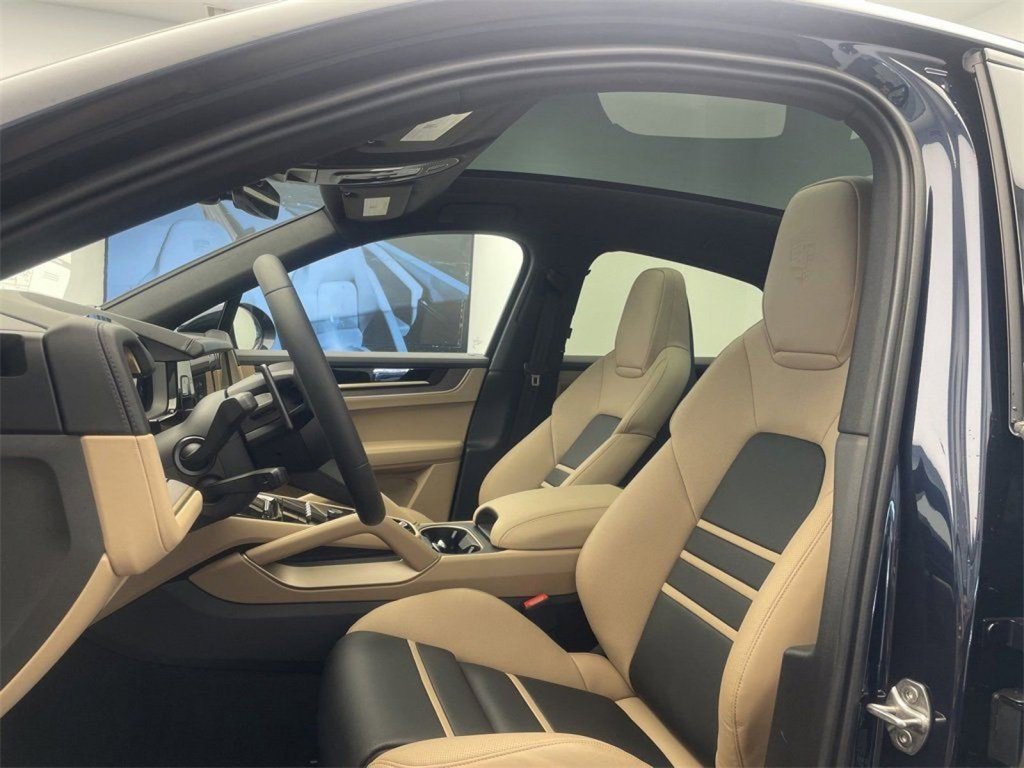 Certified 2025 Porsche Cayenne image 5