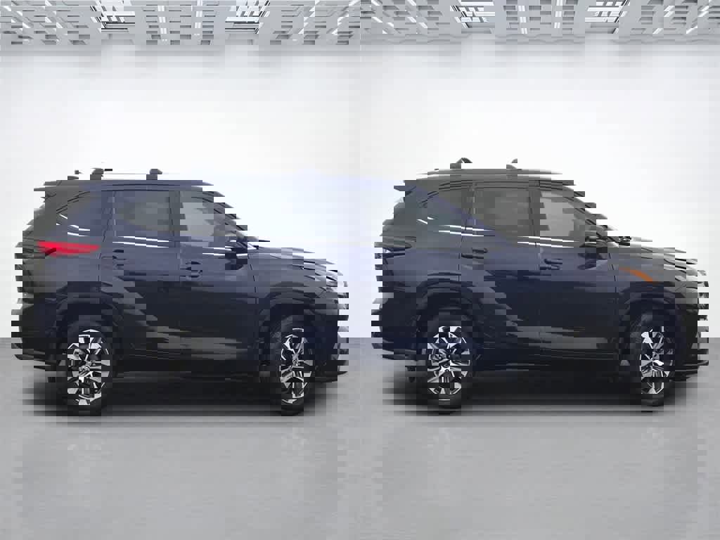 Used 2023 Toyota Highlander XLE image 7