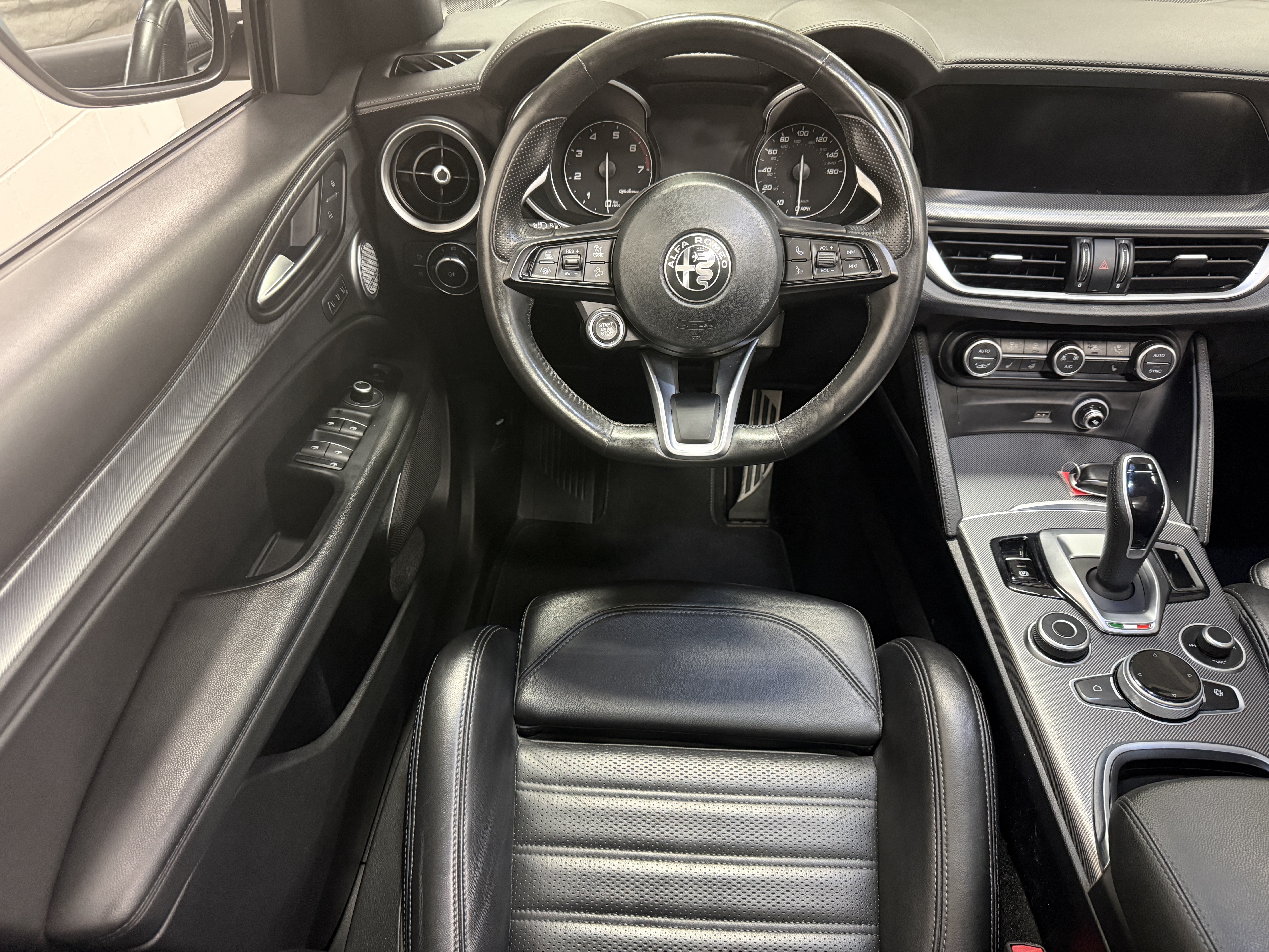 Certified 2023 Alfa Romeo Stelvio Veloce AWD/4WD image 8