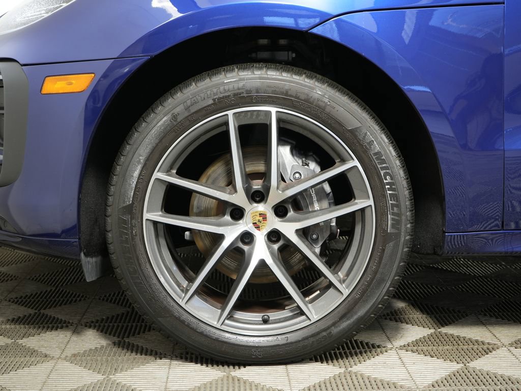 Certified 2024 Porsche Macan image 13